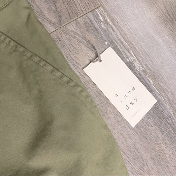 🆕 NWT a new day. Olive Pant Green Cargo Trousers with Rolled Cuff Pockets! [2] - Picture 6 of 8